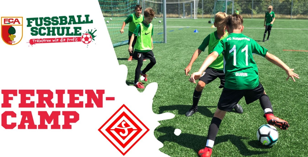 Nette Junge Mädchen Die So Gerne Fußball Spielen Nette Junge Mädchen Die So Gerne Fußball Spielen